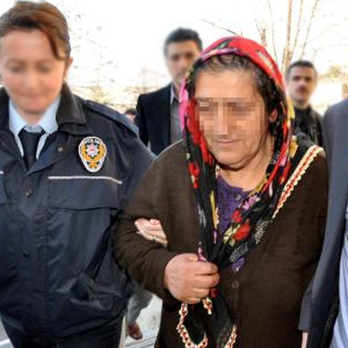 Eşini Namaz Kılarken Öldürdü