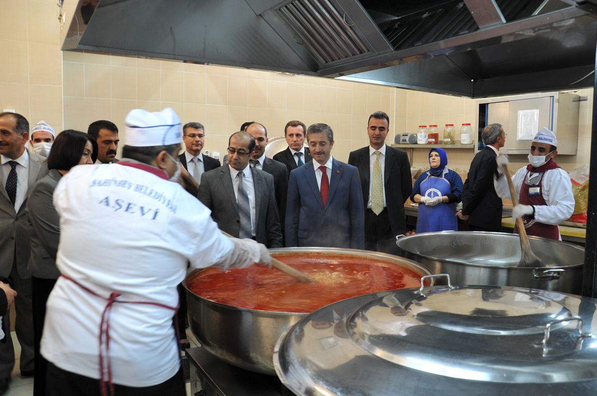 Günde 5300 Kişiye Sıcak Yemek Dağıtılıyor