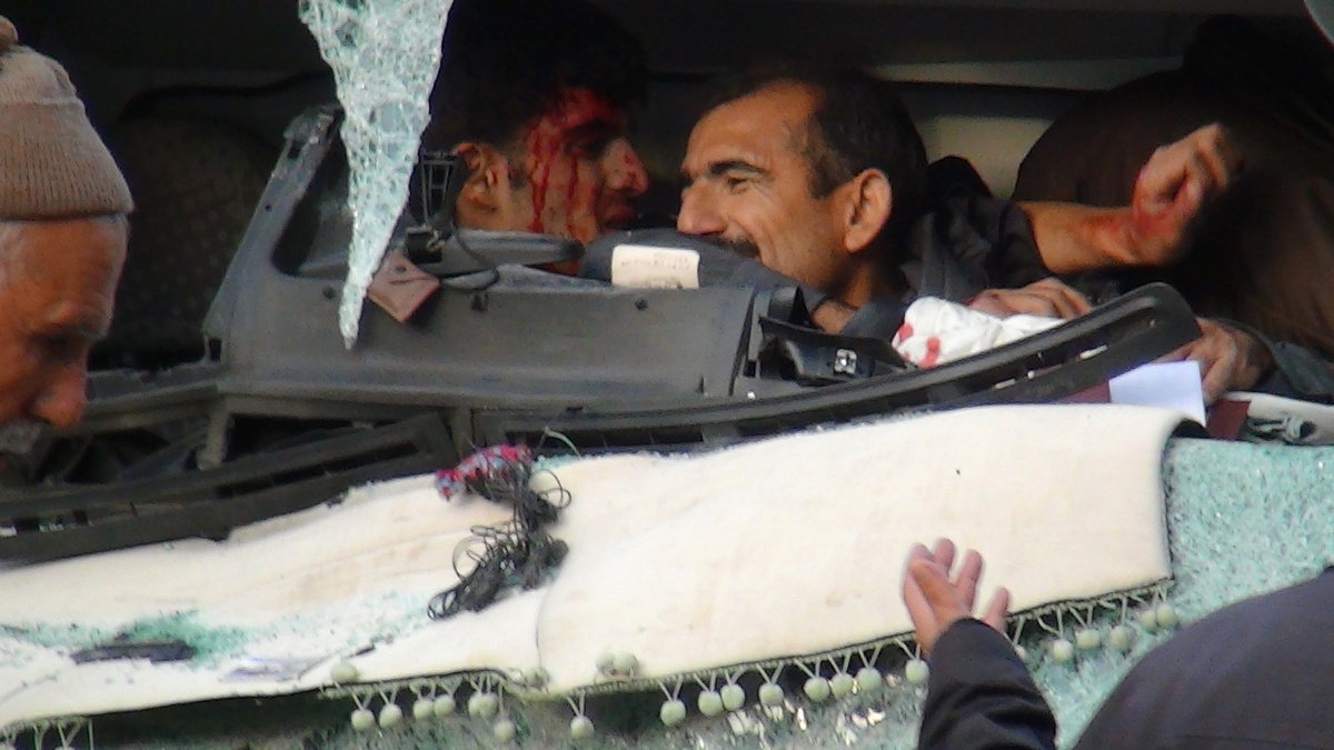 Kamyonla Kamyonet Kafa Kafaya Çarpıştı: 1 Ölü, 3 Yaralı
