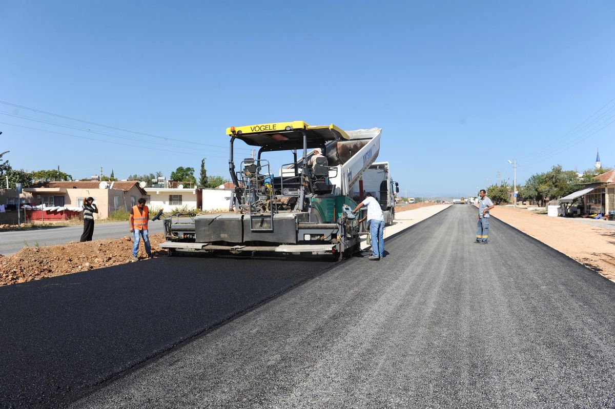 Kırçiçeği Caddesi\'nde Asfalt Çalışmaları Devam Ediyor