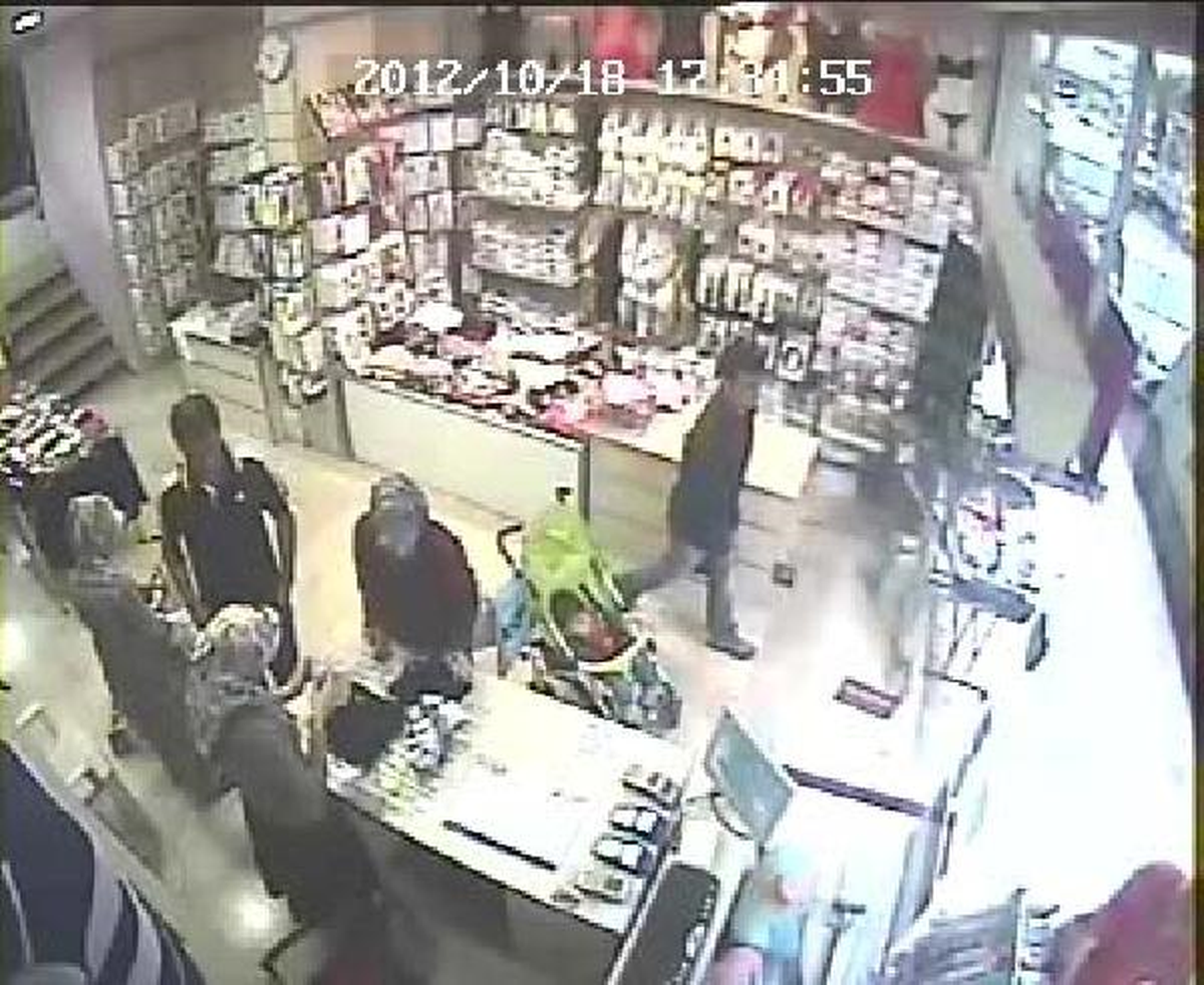 Mağazadaki Hırsızlık Güvenlik Kamerasına Yansıdı