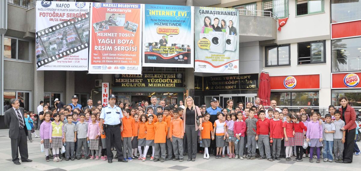 Nazilli Emniyeti\'nden Öğrencilere Sürpriz