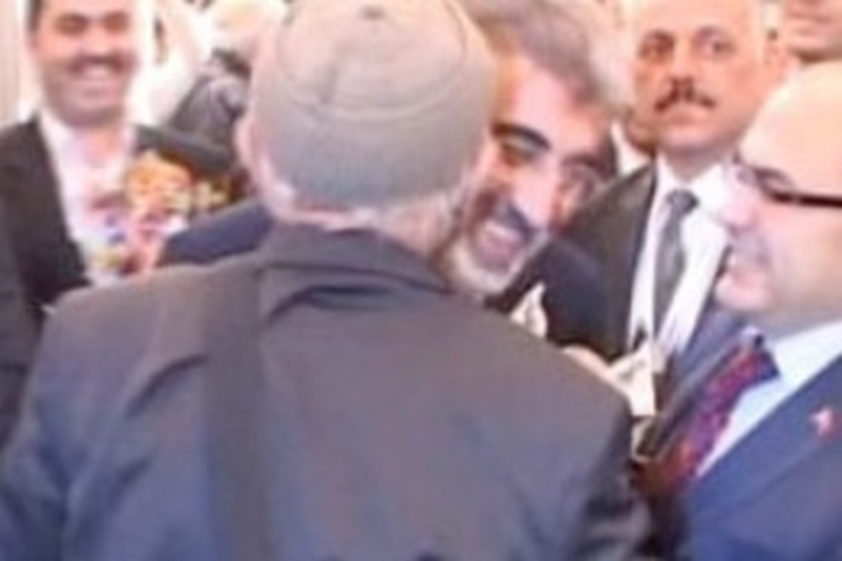 "Sakalını Çok Seviyorum Bir Öpeyim"