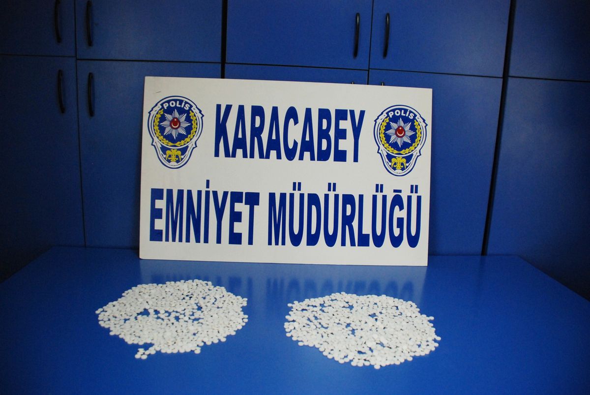Polisin Şüphelendiği Araçtan 2 Bin Adet Extacy Hap Çıktı