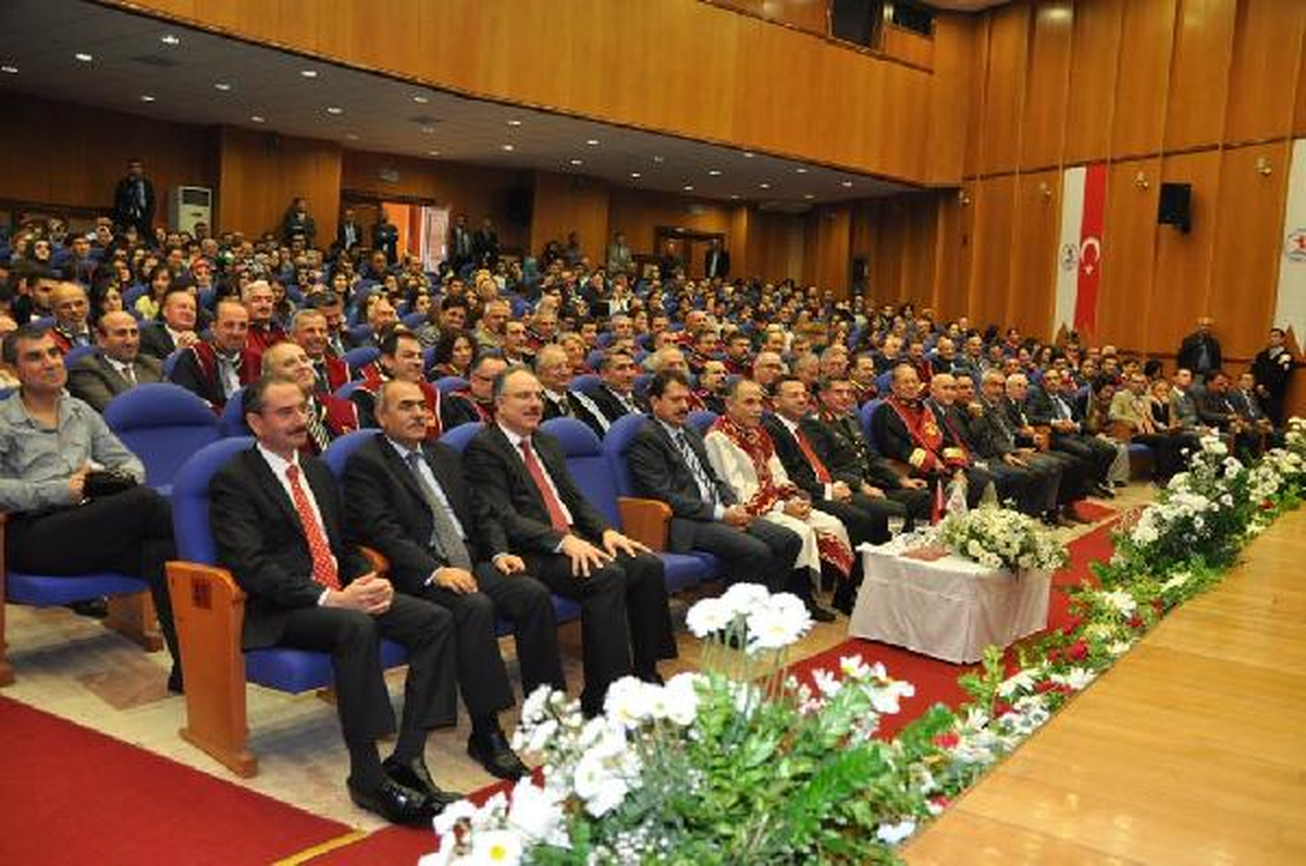 Rektör Akan : İkinci Öğretim Bilimsellikten Uzaklaştırıyor