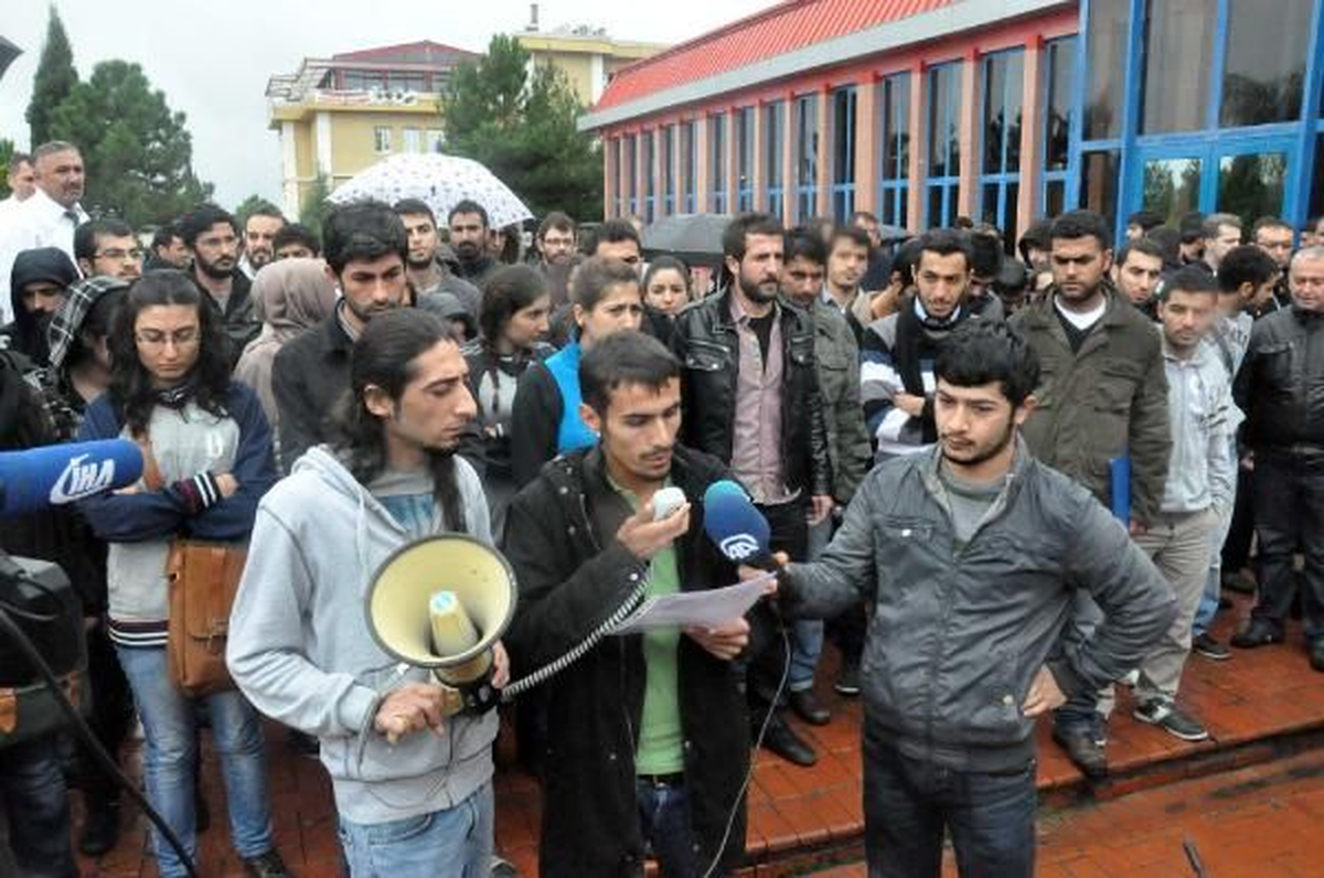 Sakarya Üniversitesi\'nde Açlık Grevlerine Destek Eylemi