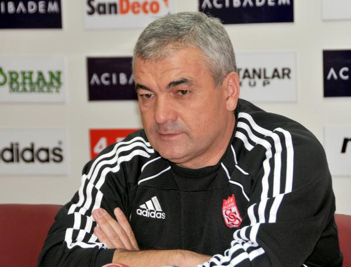 Sivasspor Teknik Direktörü Çalımbay: Takviye Yapacağız