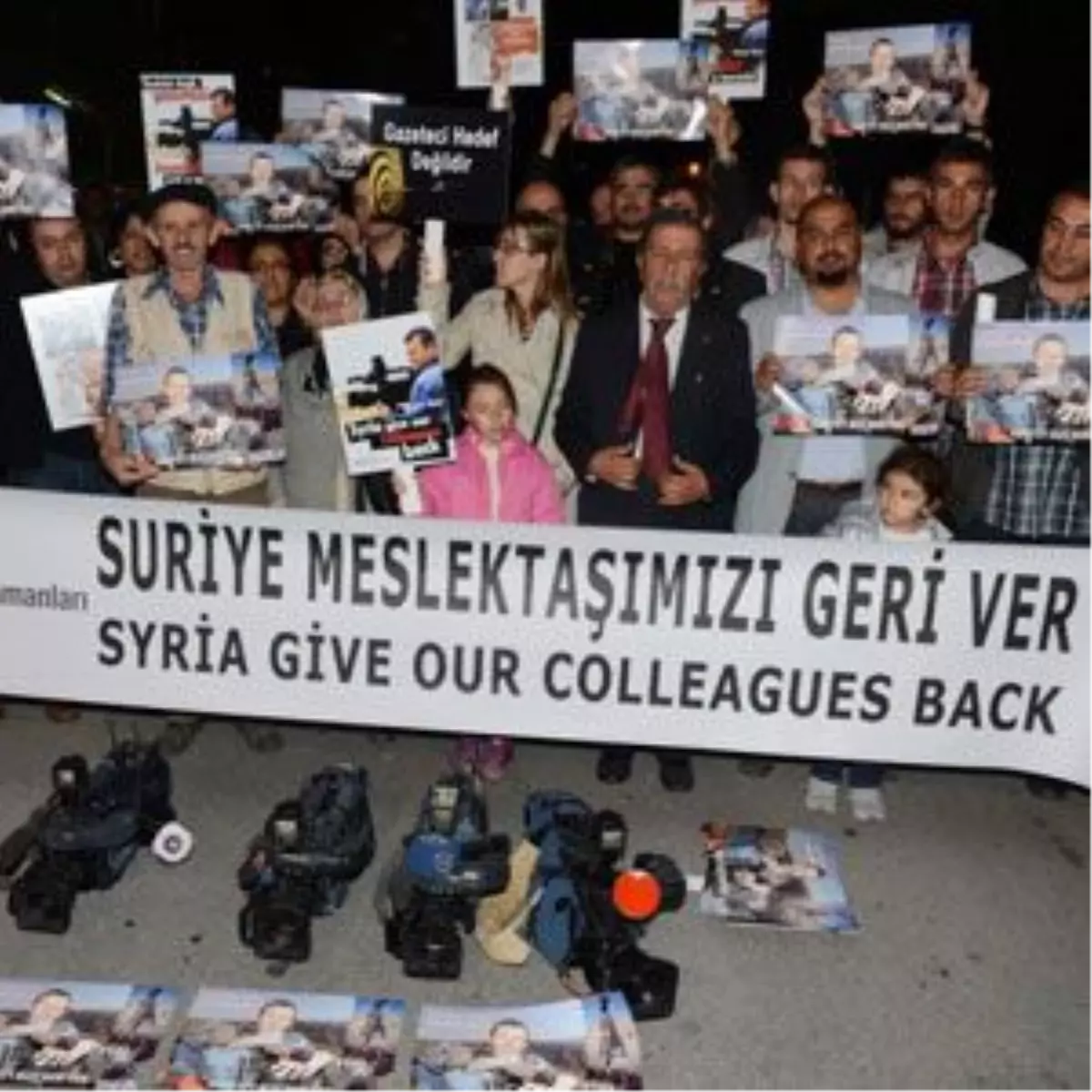 Suriye\'nin Ankara Büyükelçiliği Önünde Eylem