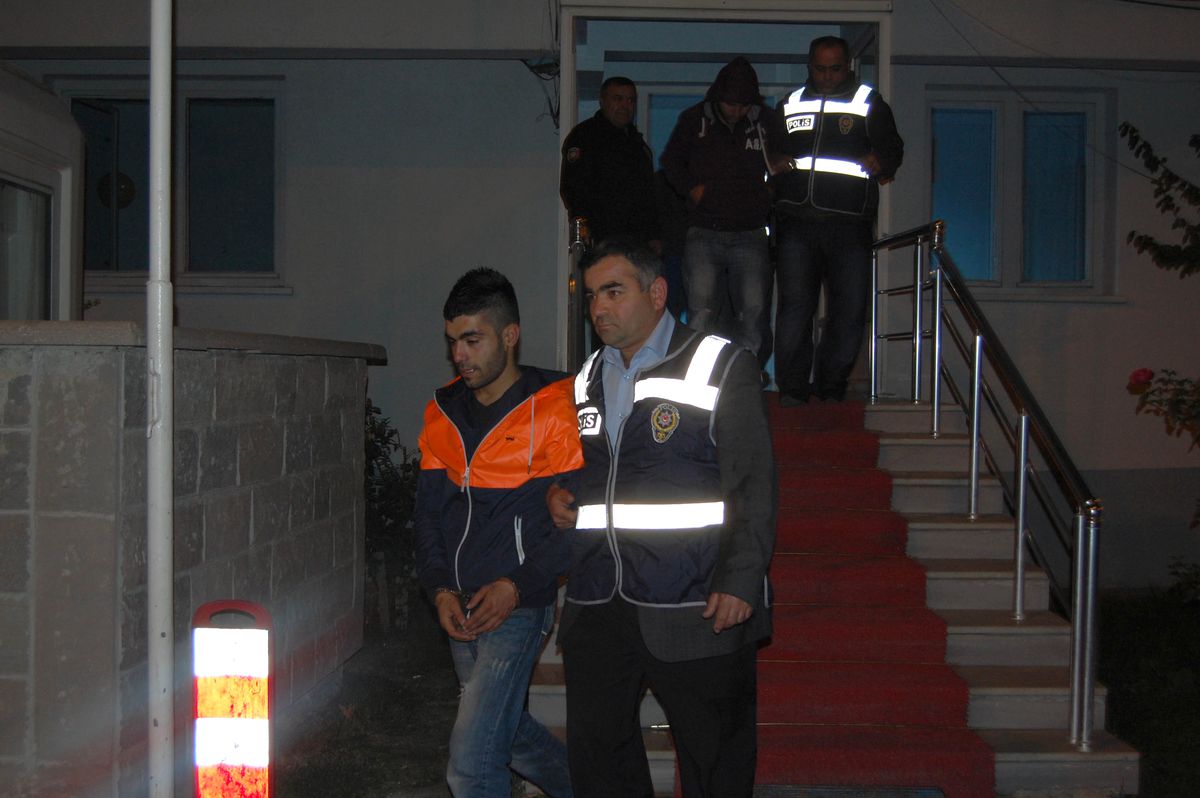 Taşköprü\'de Esrar ve Uyuşturucu Hap Operasyonu
