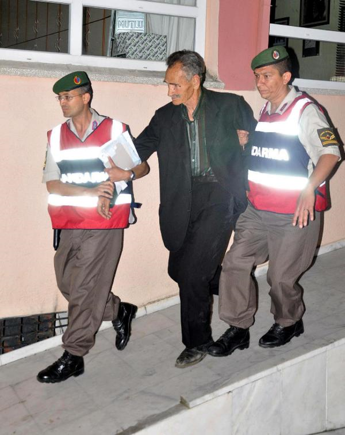 Tecavüz İddiası İntihara Sürükledi