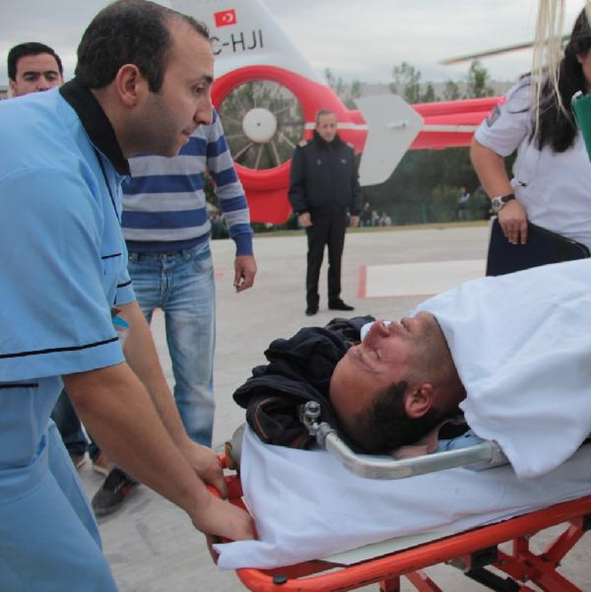 Uludağ\'da Elektrik Akımına Kapılan İşçi Helikopterle Hastaneye Kaldırıldı