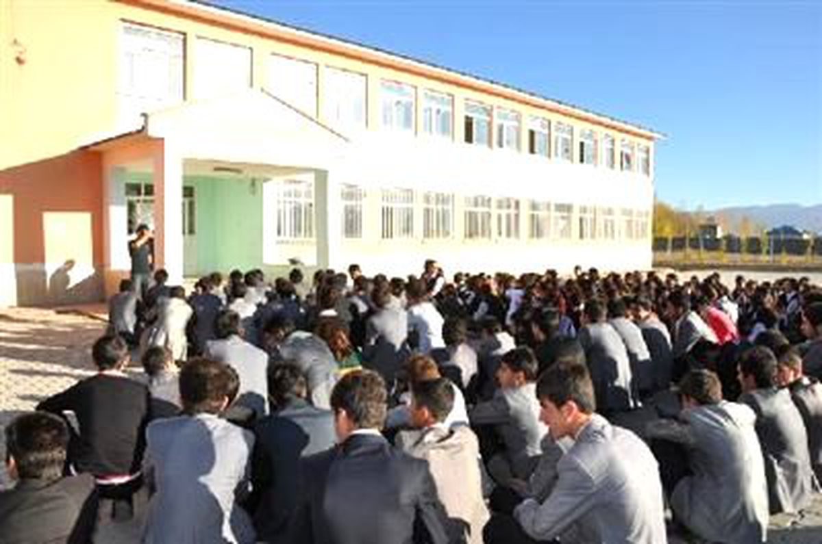 Yüksekova\'da Öğrencilerden, Eğitim Üzerindeki Terör Baskısına Tepki