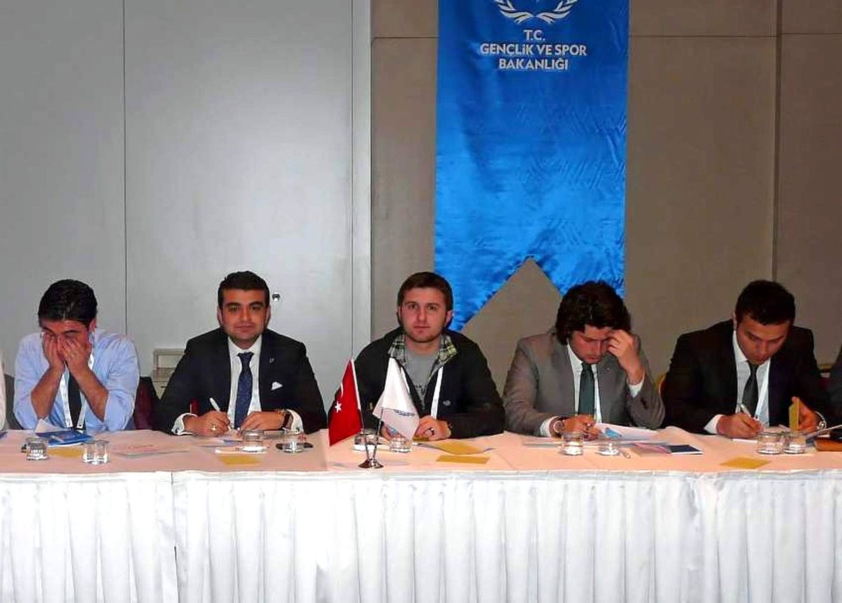 18 Yaşında Vekil Olmak İsteyen Gençler Platform Kurdu