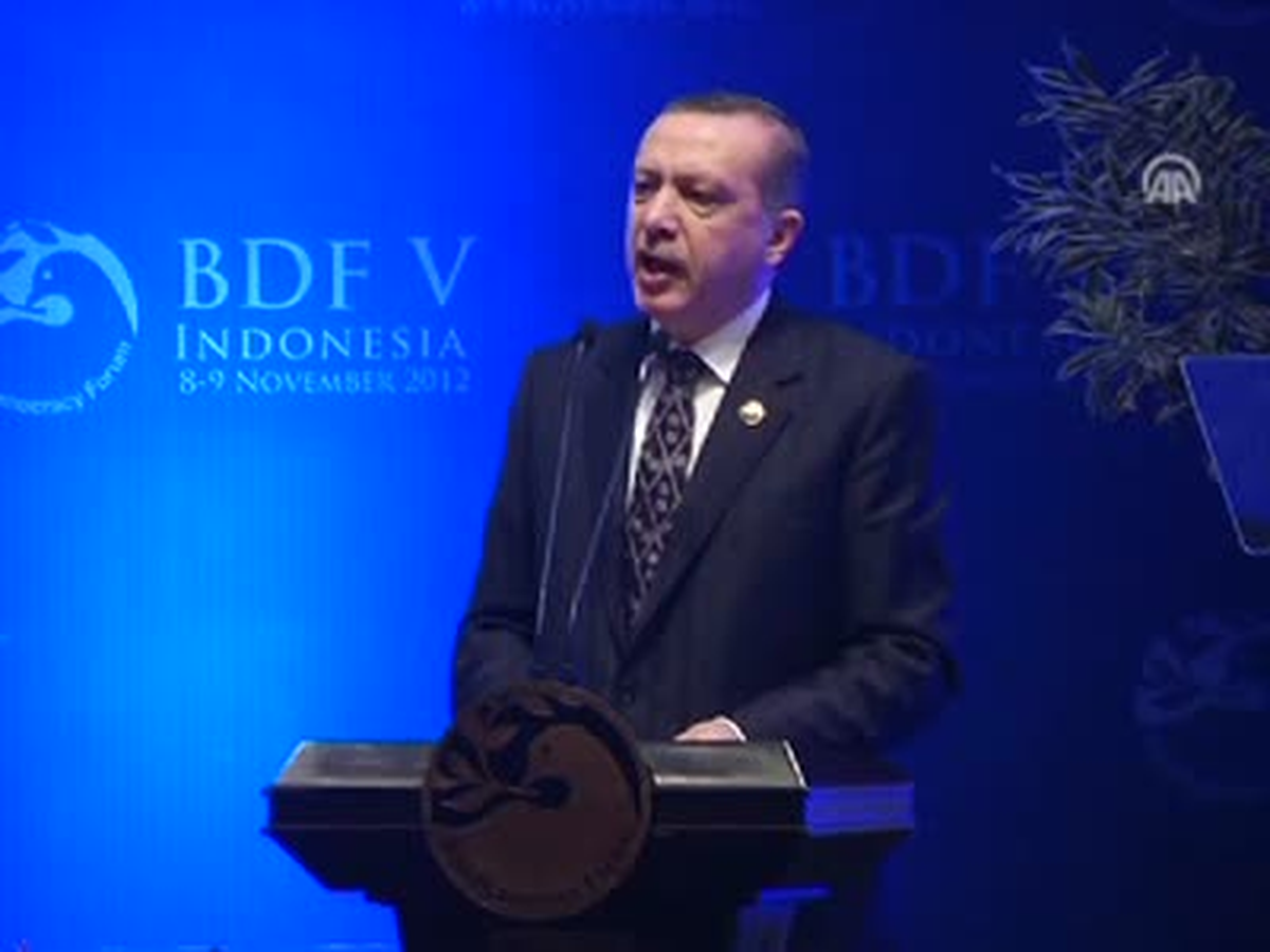 "5 Üyenin 2 Dudağının Arasına Bırakılamaz"