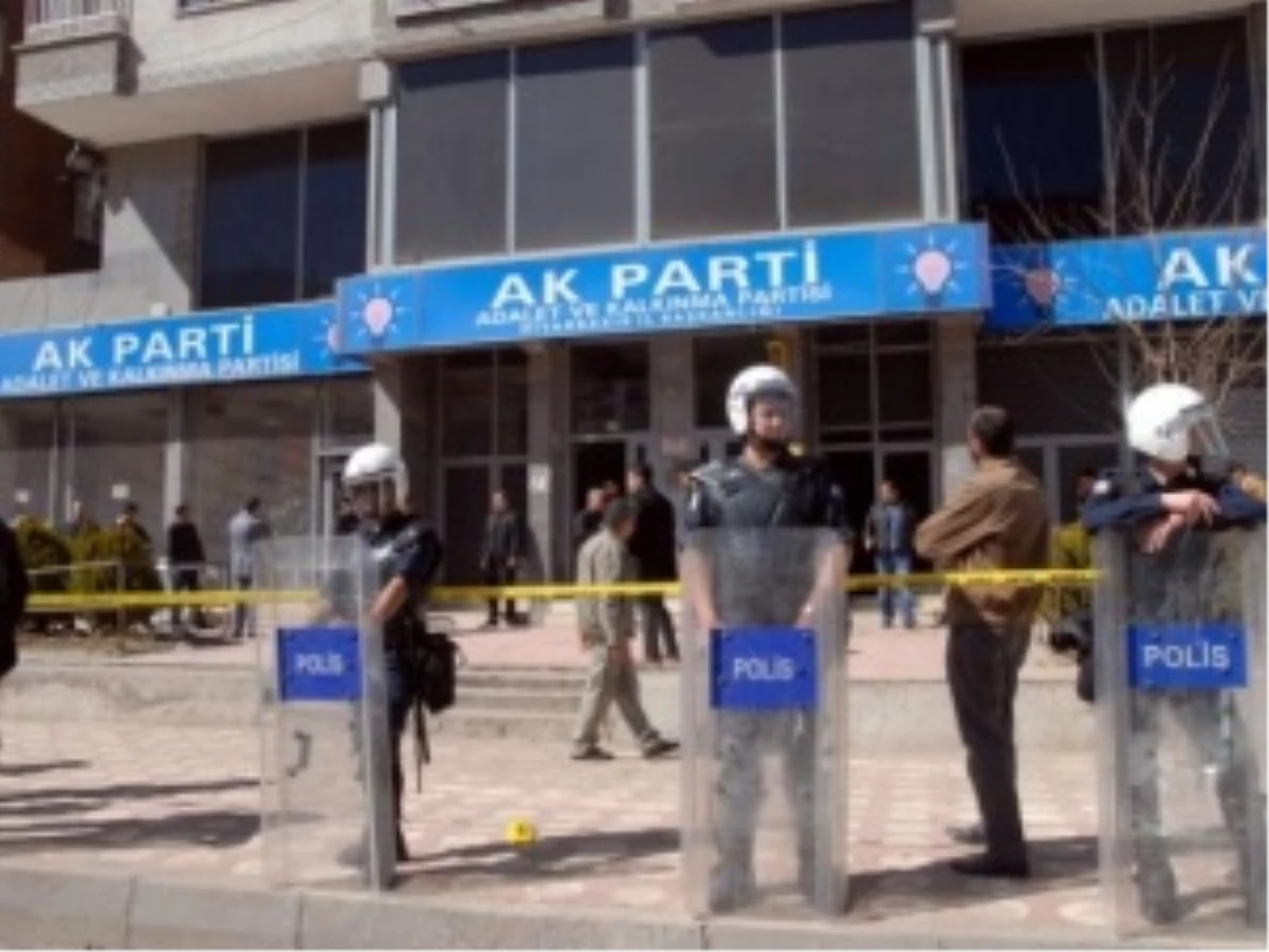 AK Parti Bombacısına Ceza Yağdı