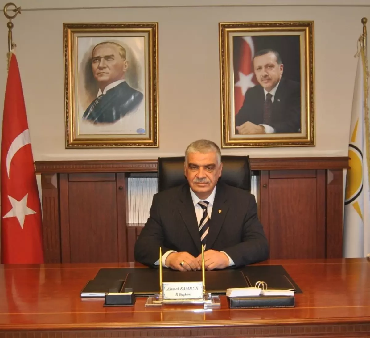 AK Parti İl Başkanı Kambur, 'Büyük Şahsiyetler Yas Tutarak Anılmazlar'