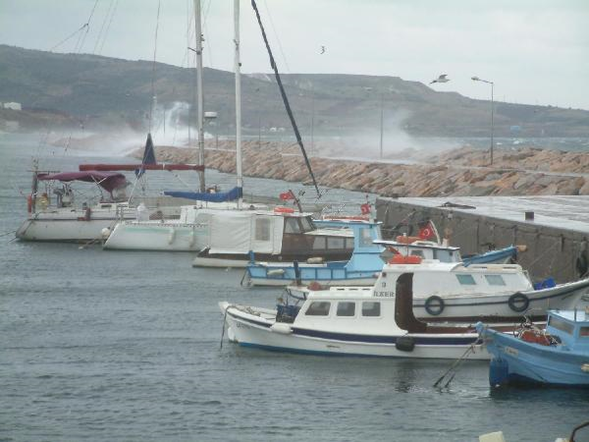 Bandırma\'da Deniz Ulaşımına Fırtına Engeli