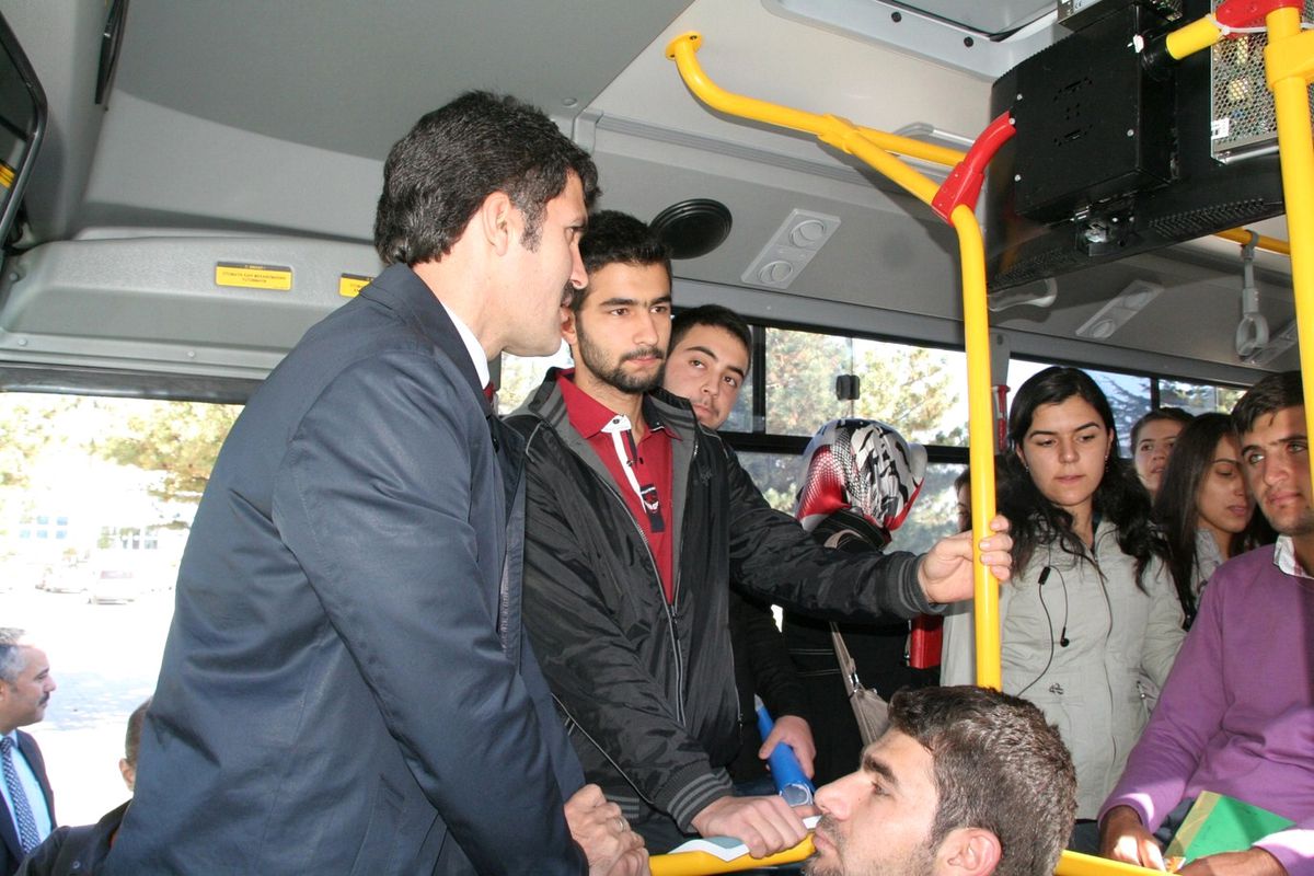 Başkan Çakır Öğrencilerin Şikayeti Üzerine Otobüsleri Denetledi