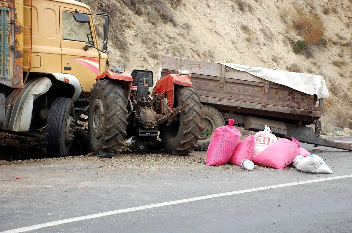 Bozüyük\'te Trafik Kazası: 1 Ölü, 1 Yaralı