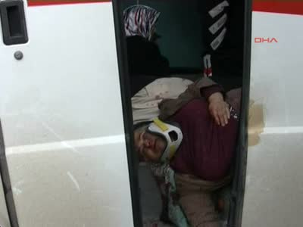 Burhaniye Yolcu Minibüsü Kamyonla Çarpıştı: 18 Yaralı