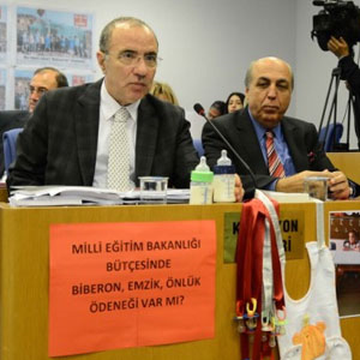 Bütçe Görüşmelerinde Emzikli, Biberonlu Eylem