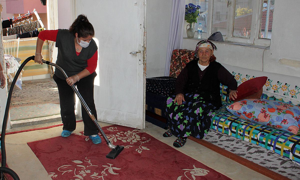 Çankaya Belediyesi Vatandaşların Evini Temizliyor