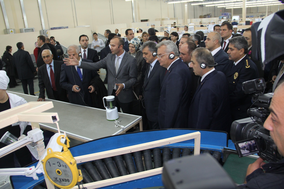 Cumhurbaşkanı Gül\'den Fabrika Ziyareti