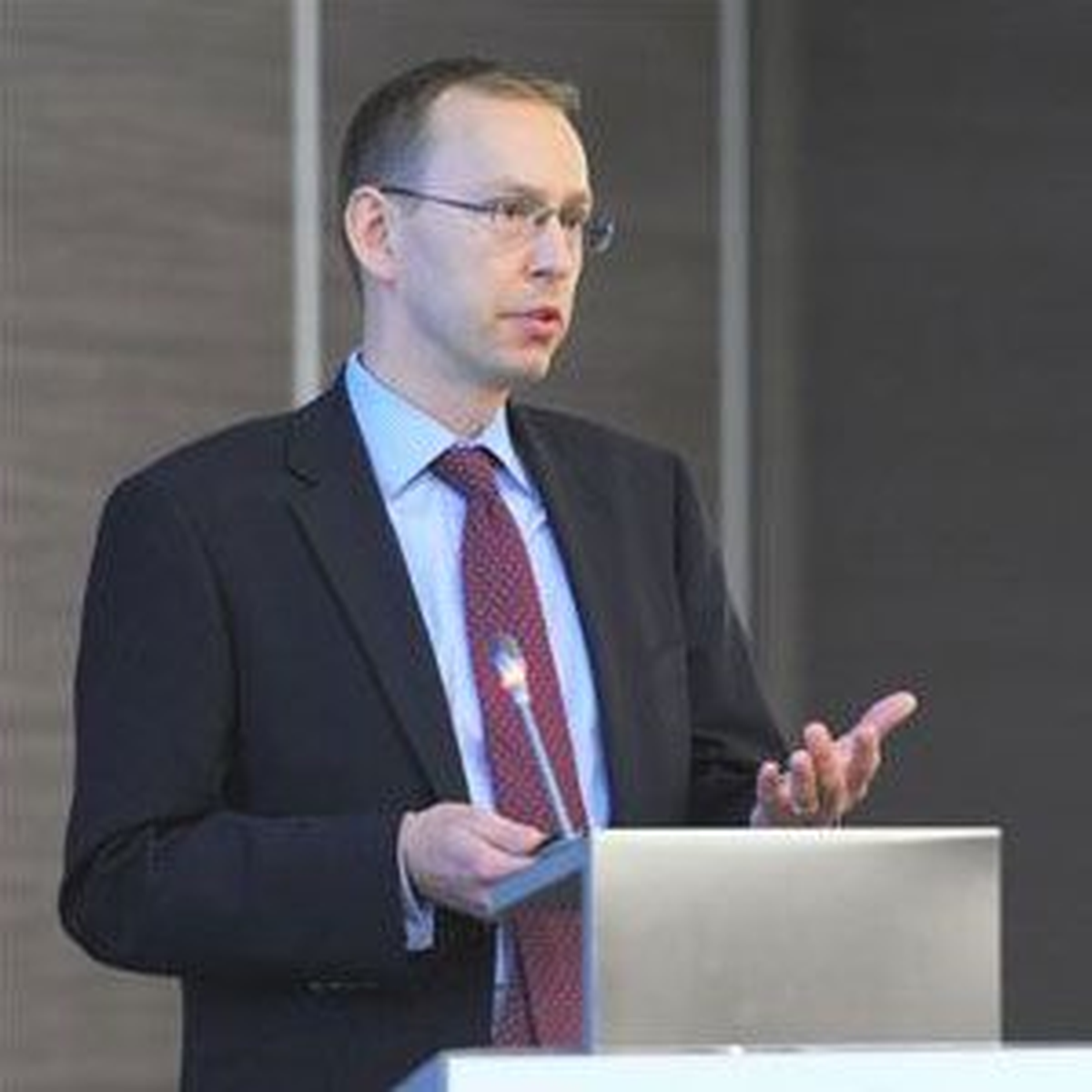 Fitch Başanalisti Ed Parker Açıklaması