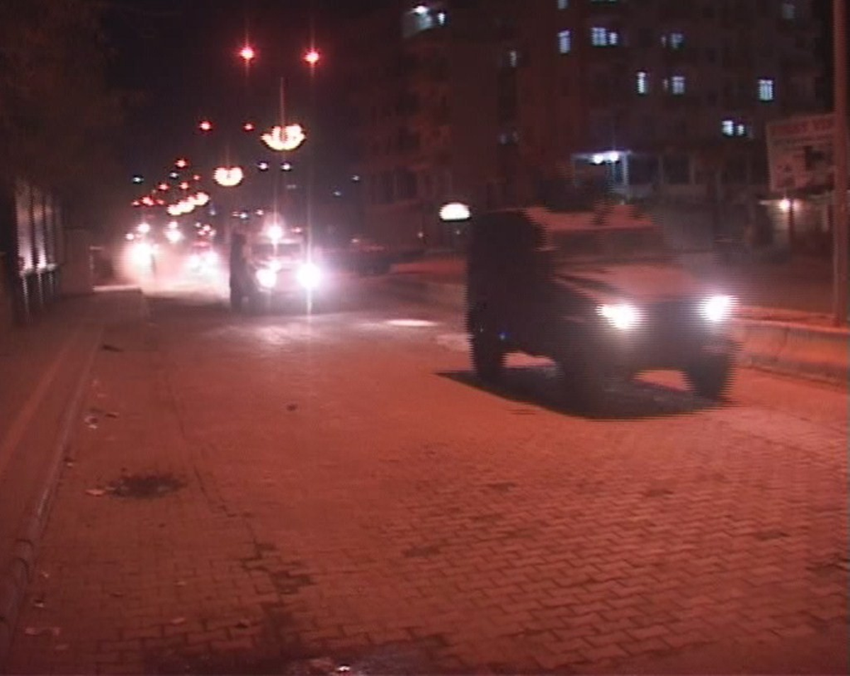 Hasta Taşıyan Ambulans, Olayların Ortasında Kaldı