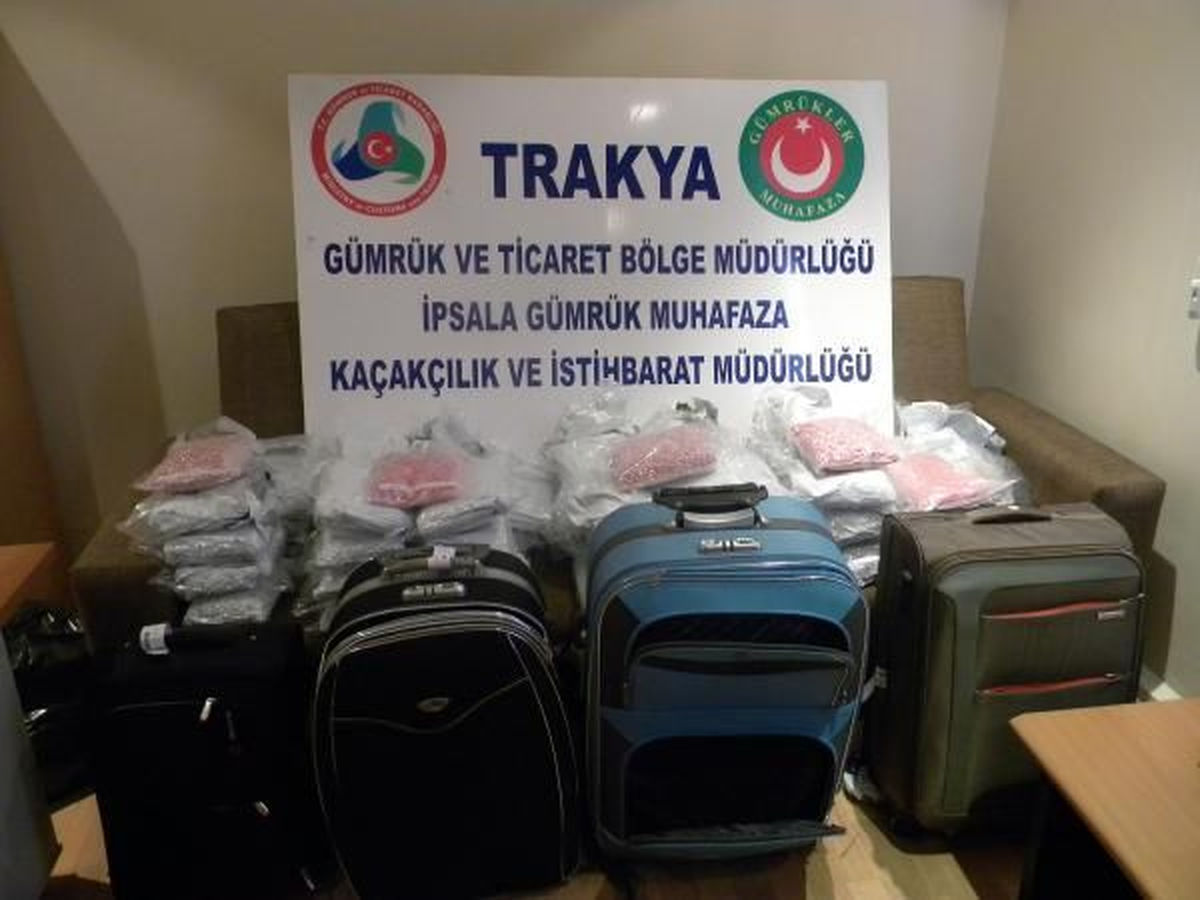 İpsala Sınır Kapısı\'ndaki Bir Yolcu Otobüsünde Yapılan Aramada Piyasa Değerinin 9 Milyon Lira...