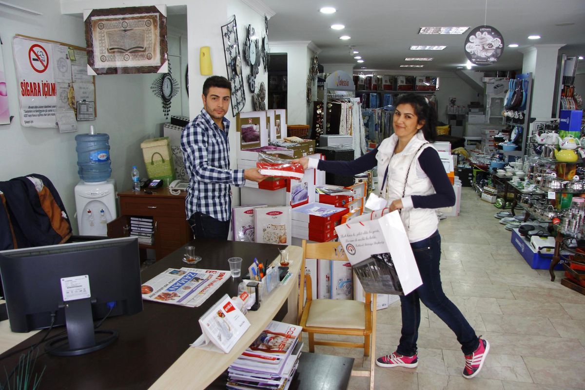 Kırklareli Belediyesi\'nden Bin 500 Adet Türk Bayrağı
