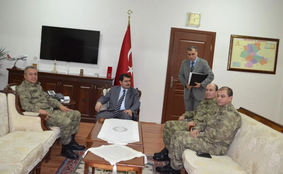 Korgeneral M. Kemal Alataş, Vali Vasip Şahin\'i Ziyaret Etti