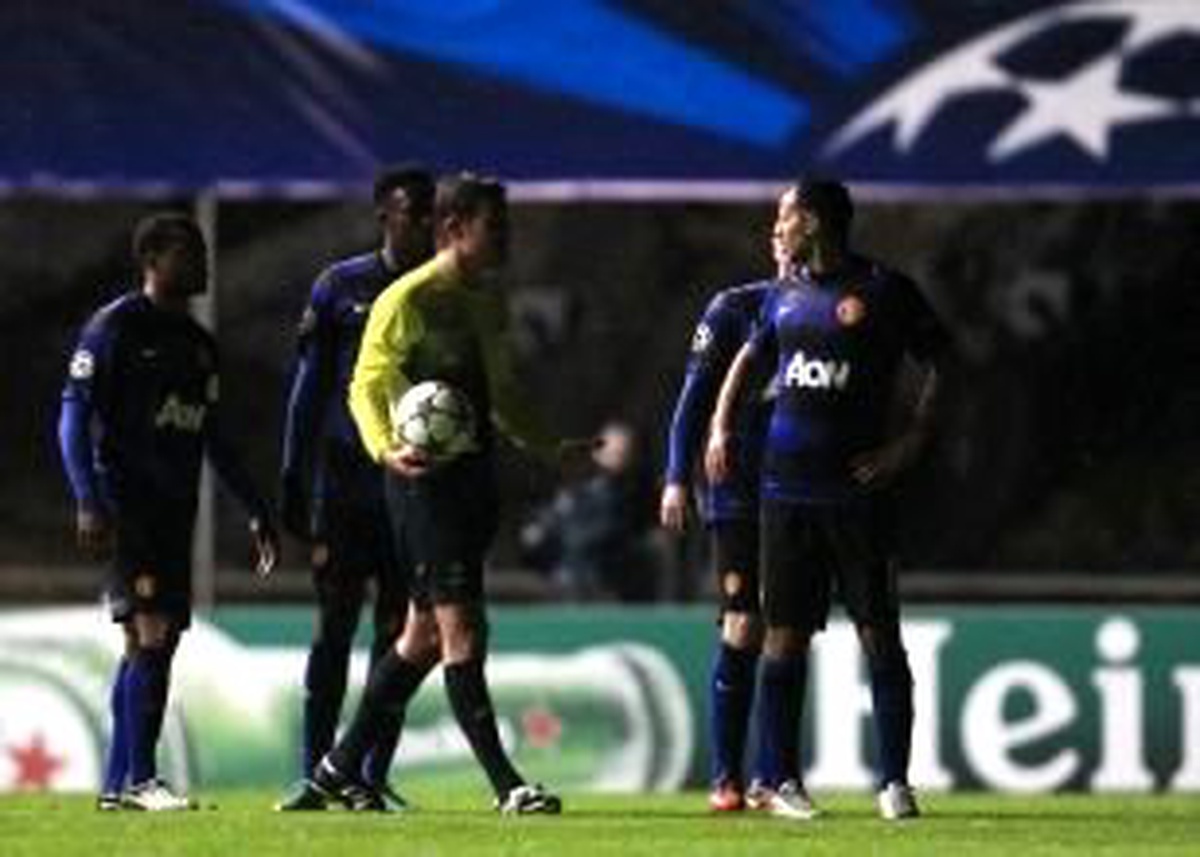 M.united Karanlıktan Aydınlığa Uçtu!