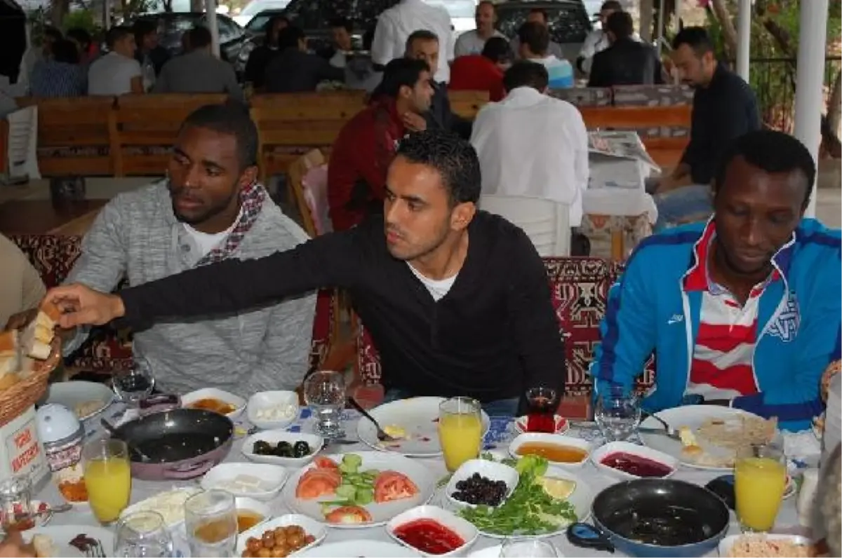 Mersin İdmanyurdu\'na Zemzem Sulu Moral Kahvaltısı