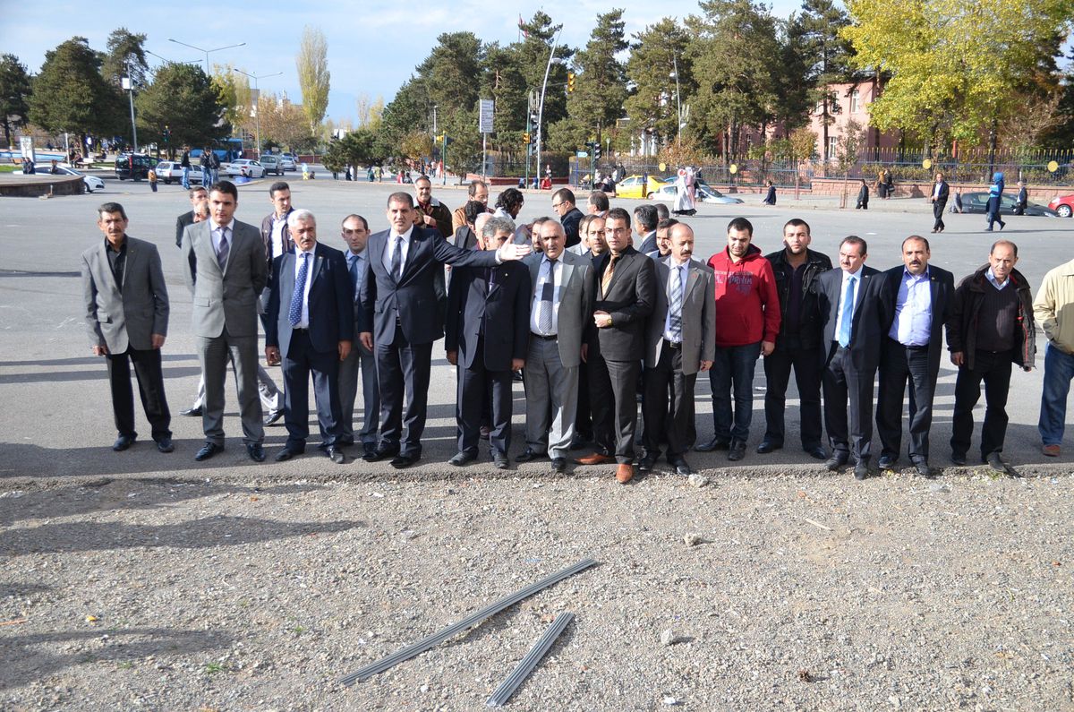 MHP İl Başkanı Kaya\'dan Meydan Eleştirisi