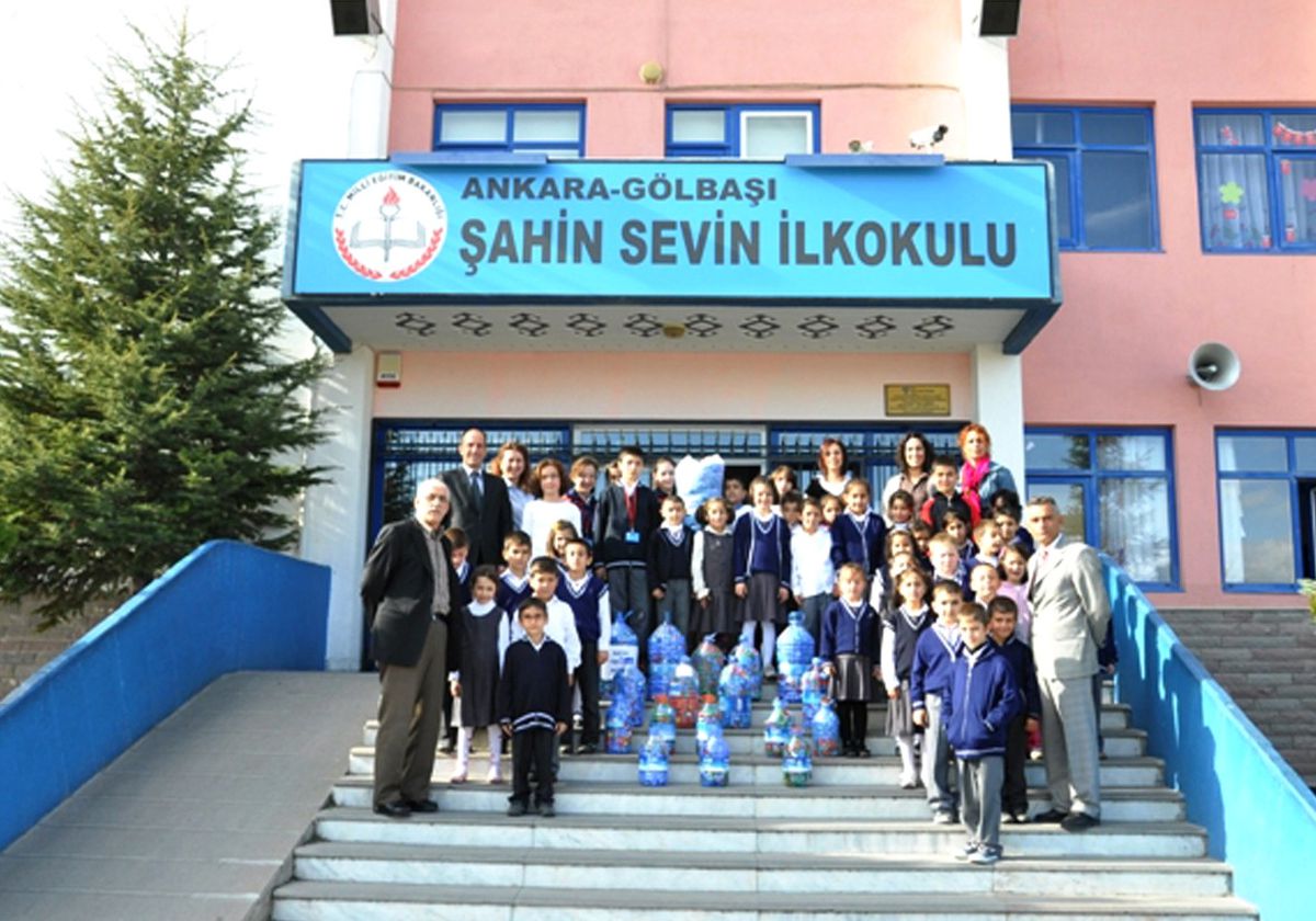 Öğrenciler, Engelliler İçin 30 Bin Mavi Kapak Topladı