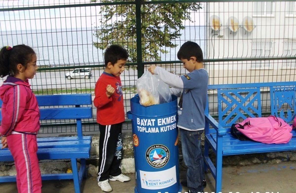 Öğrencilere Sokak Hayvanları Aç Kalmasın Eğitimi
