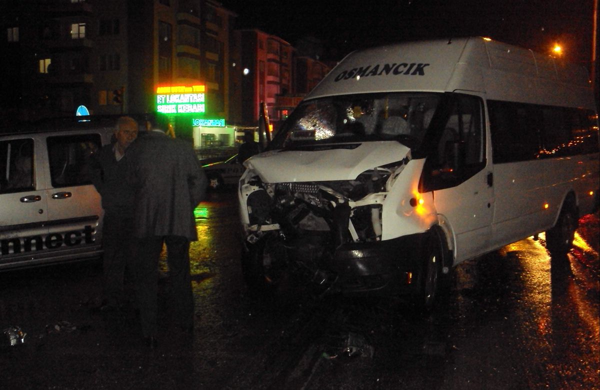 Osmancık\'ta Trafik Kazası: 2 Yaralı
