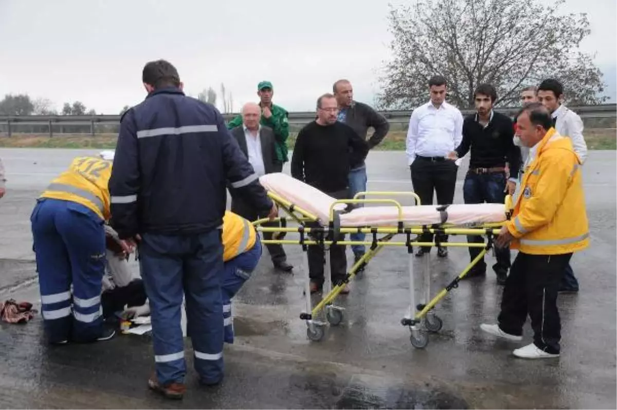 Otomobil Kamyon Arkadan Çarptı; 3 Yaralı