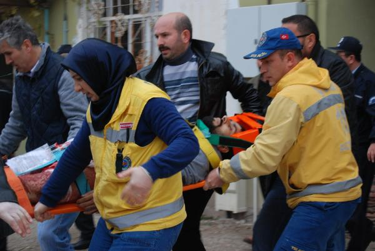 Polise Teslim Olmamak İçin Pompalı Tüfekle Kendisini Vurdu