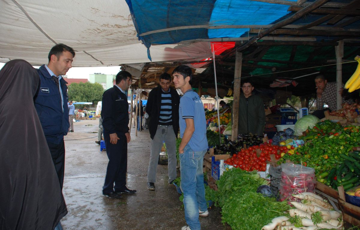 Seyyar Satıcılar Zabıta Tarafından Toplandı