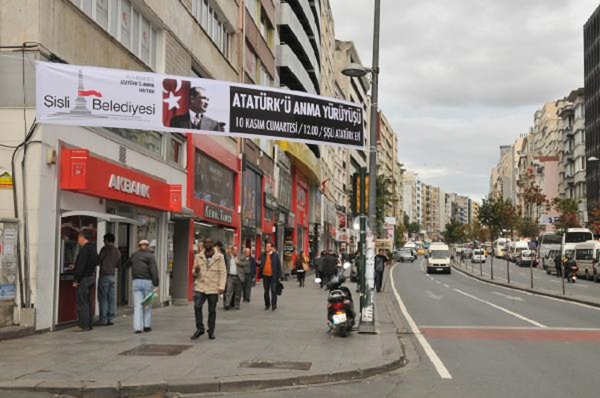 Şişli\'de "Atatürk\'e Saygı Yürüyüşü"