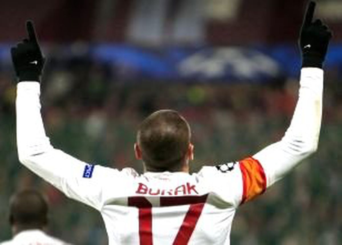 Burak Yılmaz, Messi\'yi Solladı