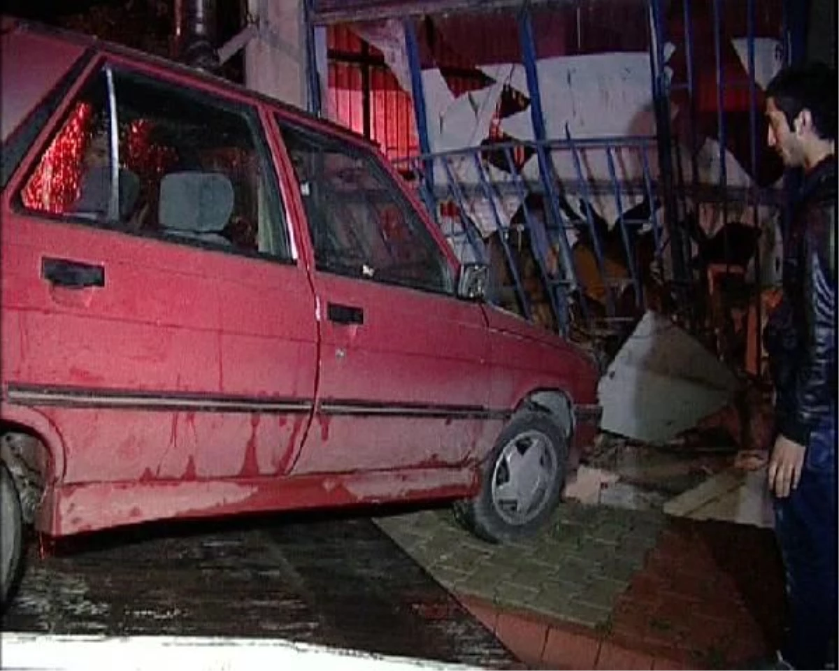 Ümraniye\'de Trafik Kazası: 1 Yaralı