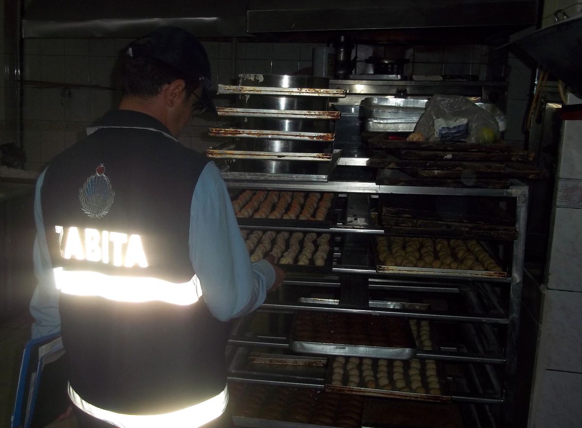 Zabıta Ekipleri Pastaneleri Denetledi