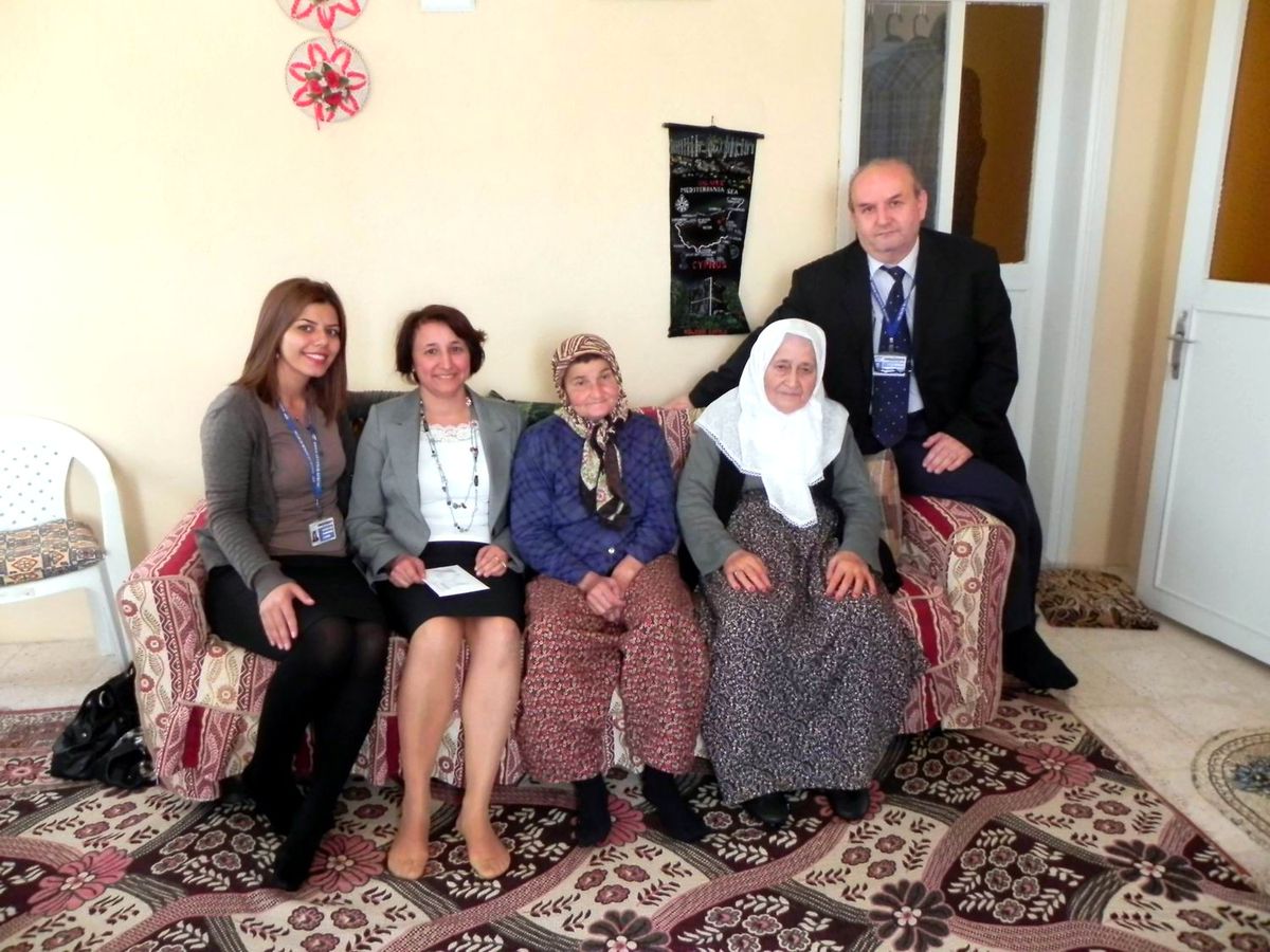 84 Yaşındaki Nineye Aylık Bağlandı