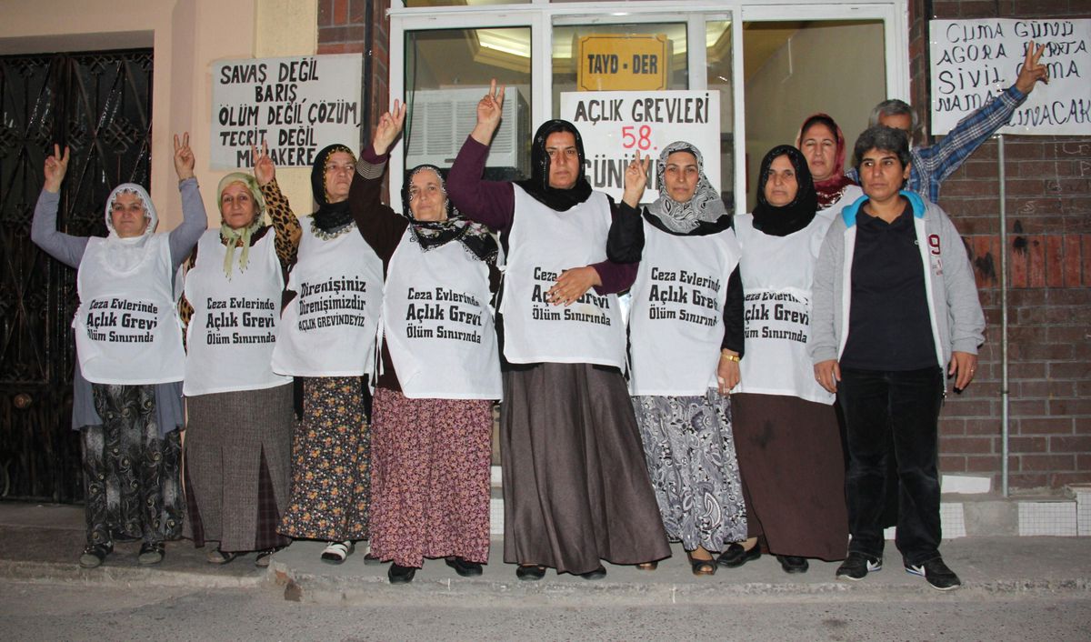Açlık Grevindeki Mahkumların Aileleri Konuştu