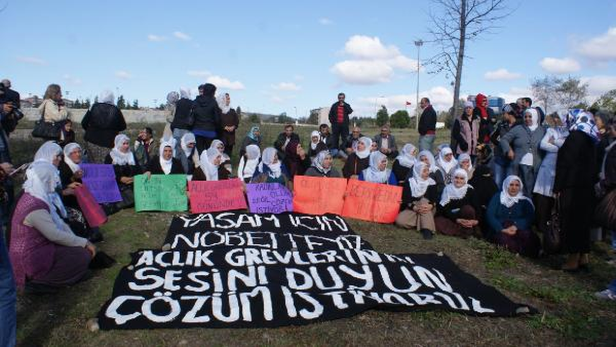 Açlık Grevindekilere Destek İçin Nöbet Tutmak İsteyen Gruba Polis Müdahale Etti