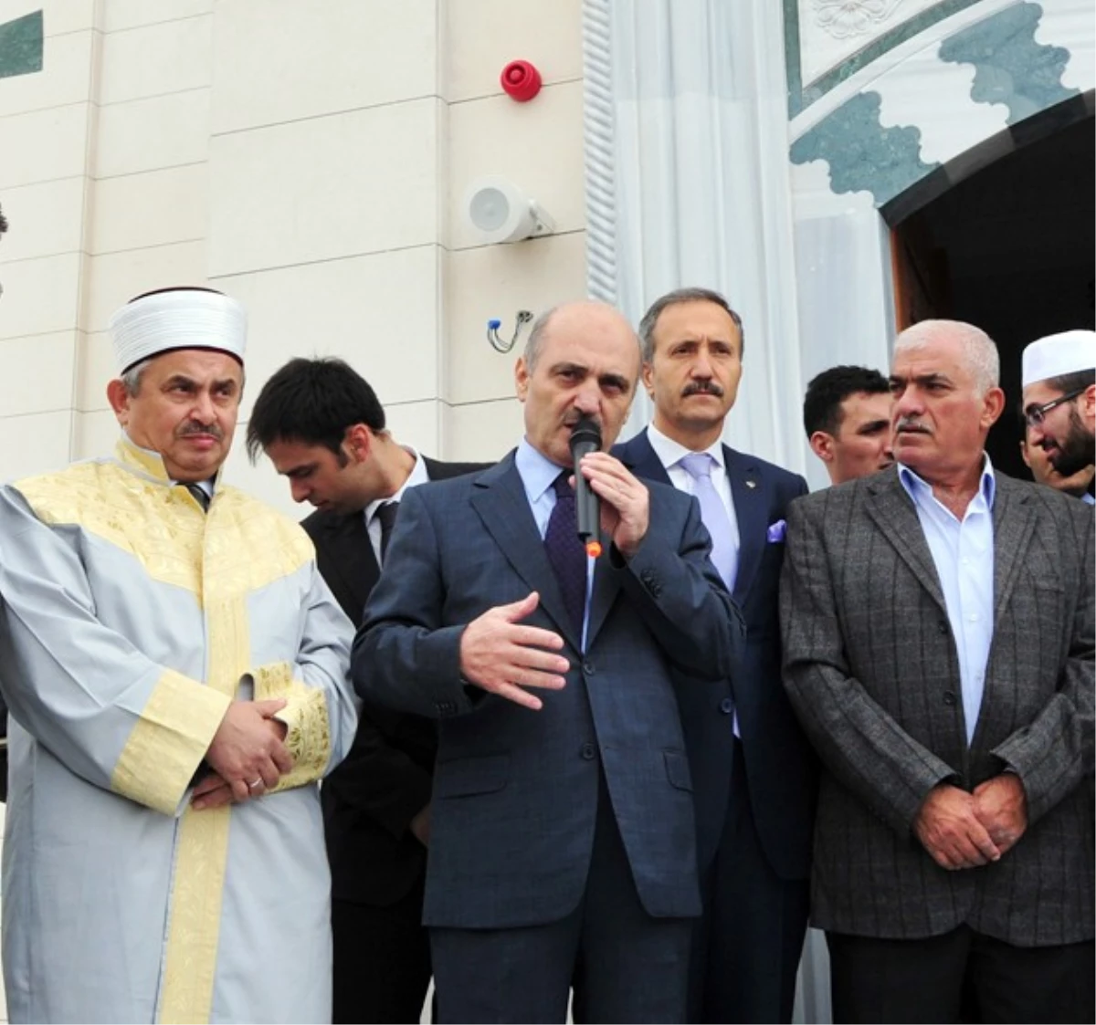 Bakan Bayraktar İstanbul\'da Hz. Osman Camii\'nin Açılışını Yaptı