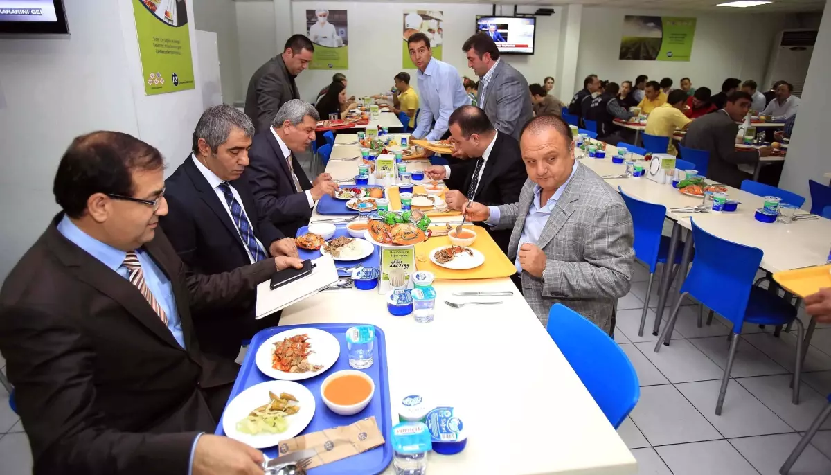 Başkan İşçilerle Yemek Yedi